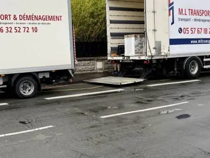 Nos véhicules en position pour un chargement à Bordeaux, en Gironde